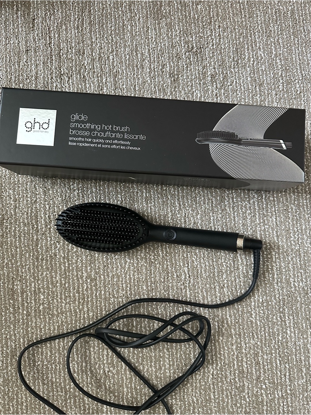 ghd Glide Smoothing Hot Brush - Black with Silver Trim
